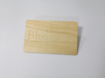 CR80クレジット カードのサイズNFC IC 13.56MHZの破片が付いている木製ビジネス メンバー カード