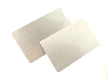 Hicoの黒い気違いの磁気ストライプが付いている贅沢な銀製の光沢のあるブランク ポリ塩化ビニール カード