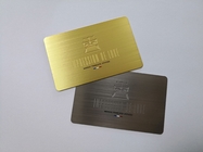 0.5mmの厚さの金属の名刺のDebossのロゴの銀製の金の刷毛引き仕上げ