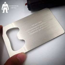 エッチングされる注文のロゴの札入れの栓抜きの名刺の黒の銀色