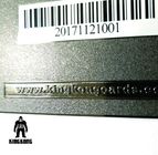 Debossのテキストのブランクの金属の名刺、バー コードの黒い金属名刺