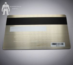 贅沢で個人的なトレーナーのアルミ事業は含まれている放出の金属のロゴを梳きます