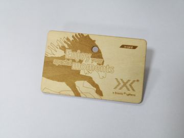 CR80クレジット カードのサイズNFC IC 13.56MHZの破片が付いている木製ビジネス メンバー カード