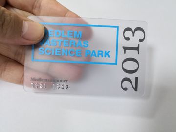 顧客用マット透明なポリ塩化ビニールの名刺はとの金/銀数を浮彫りにします