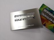 色はレーザーの切口のロゴ85x54x0.5mmのステンレス鋼の金属IDカードを印刷しました